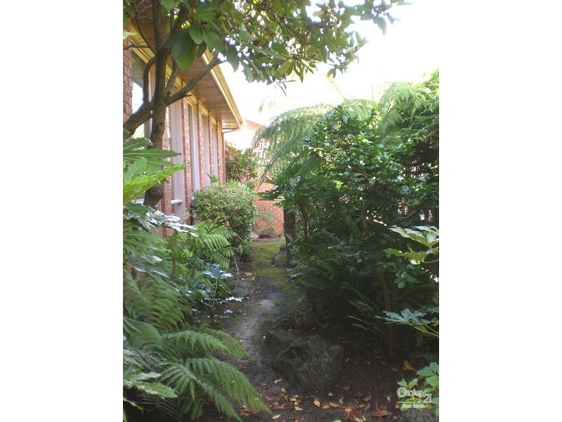 33 Talbot Ave, St Kilda East VIC 3183