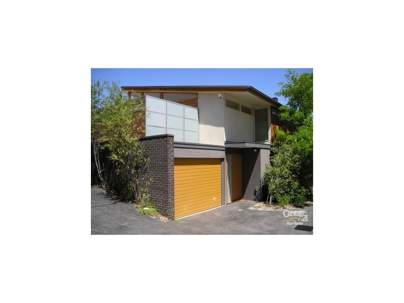 2/2A Shirley Grove, St Kilda East VIC 3183