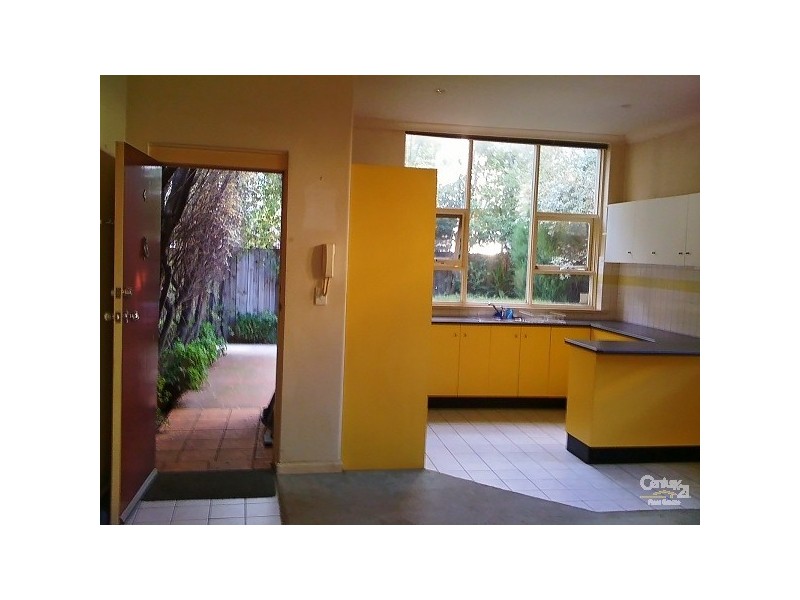 4/1 Woonsocket Court, St Kilda VIC 3182