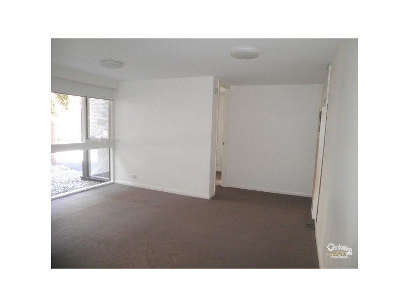 2/43 Park Street, St Kilda West VIC 3182