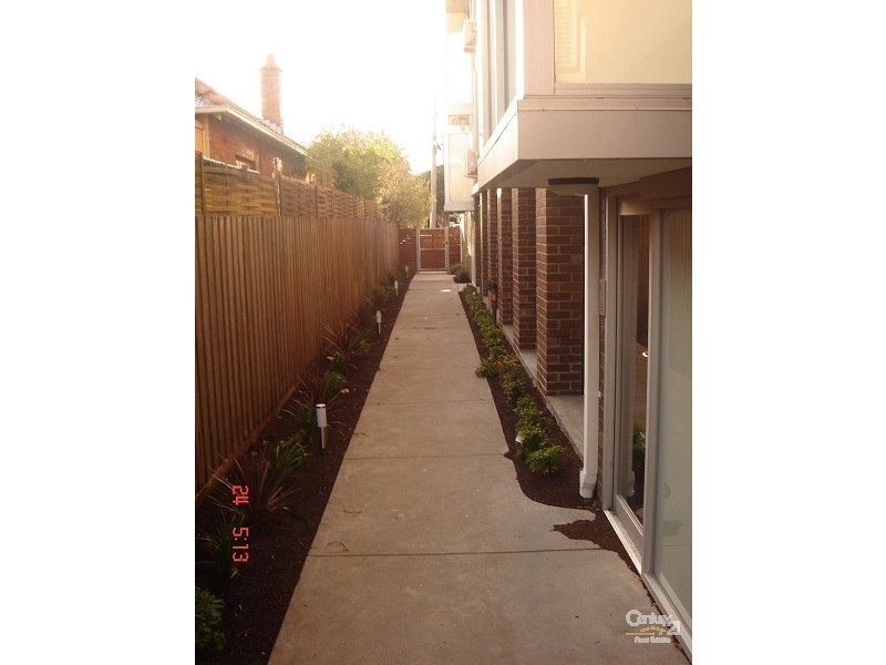 1/13 Hartpury Avenue, Elwood VIC 3184