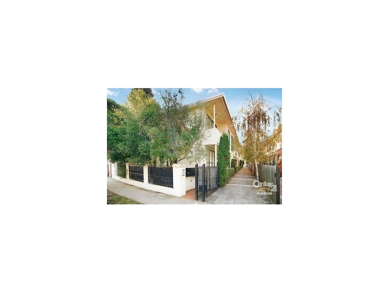 9/8 Charnwood Grove, St Kilda VIC 3182
