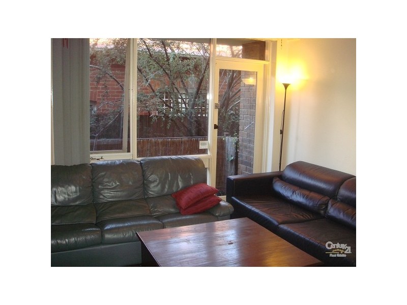 2/3 Browning Street, Elwood VIC 3184