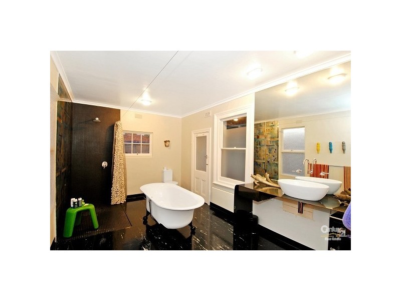 8 Gurner Street, St Kilda VIC 3182