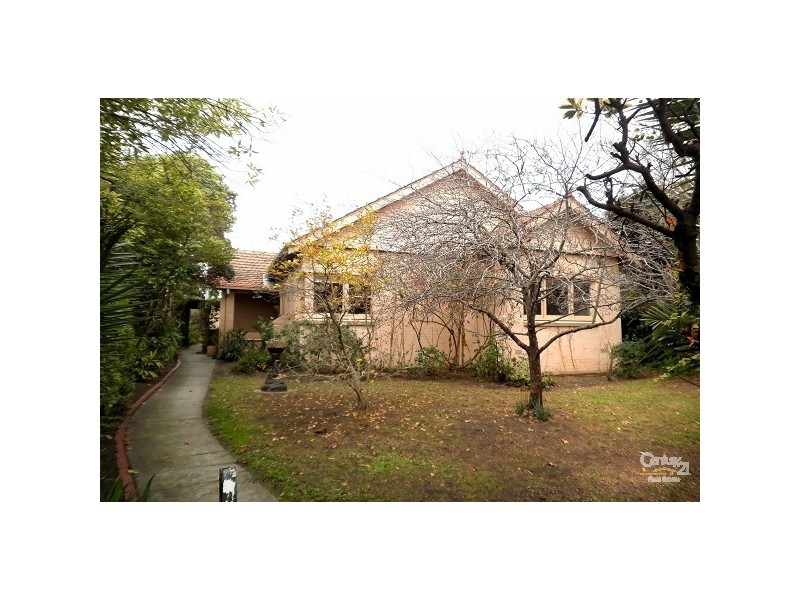 6 Wavenhoe Grove, St Kilda East VIC 3183