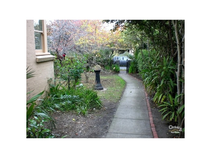 6 Wavenhoe Grove, St Kilda East VIC 3183