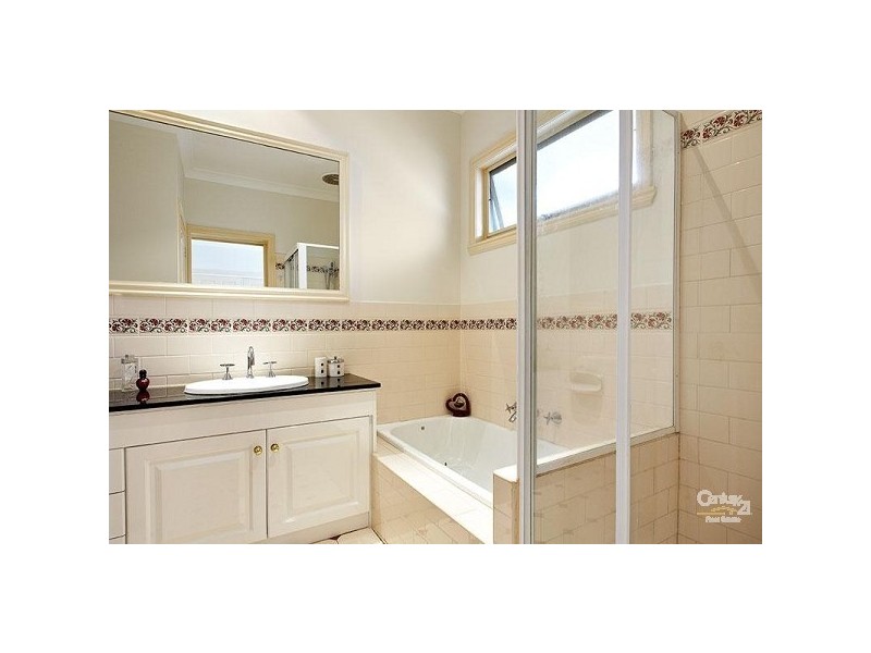 2/2 Wilgra Street, Caulfield VIC 3162