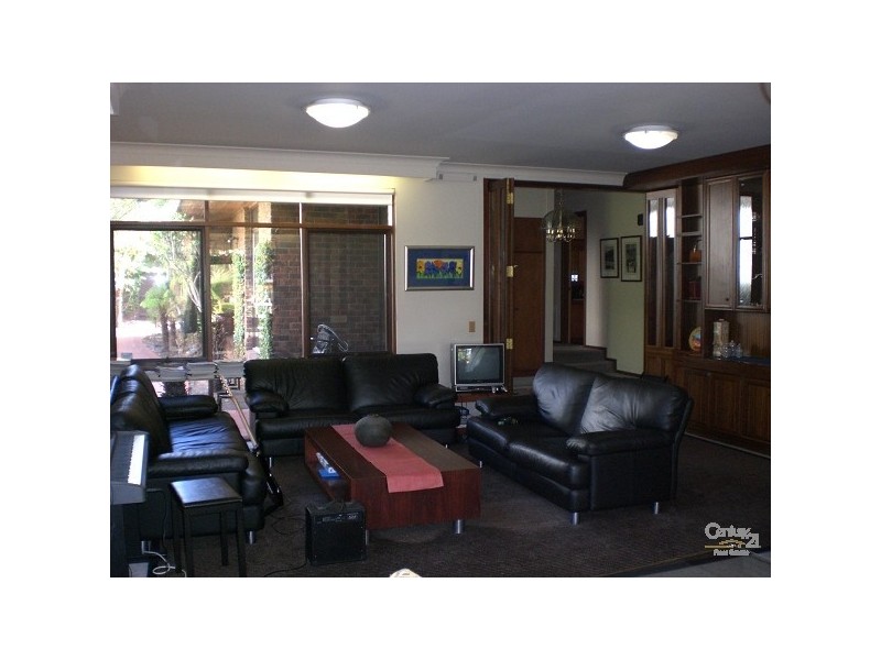 36 Melby Avenue, St Kilda East VIC 3183