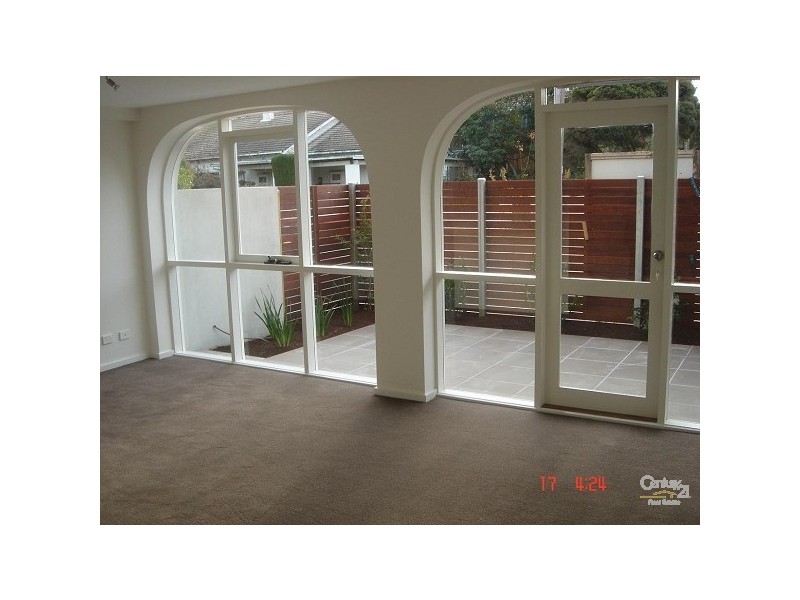 9/13 Hartpury Avenue, Elwood VIC 3184