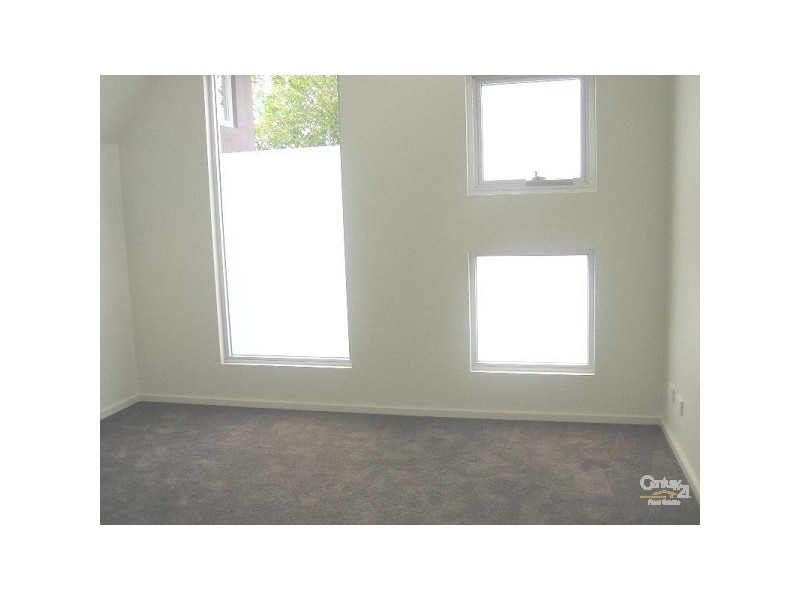 3/246 Barkly Street, St Kilda VIC 3182