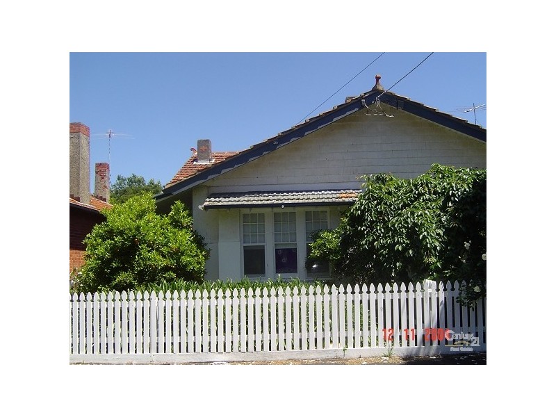 16 Hawsleigh Avenue, St Kilda East VIC 3183