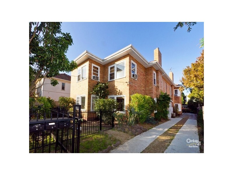 1/2 Hammerdale Avenue, St Kilda East VIC 3183