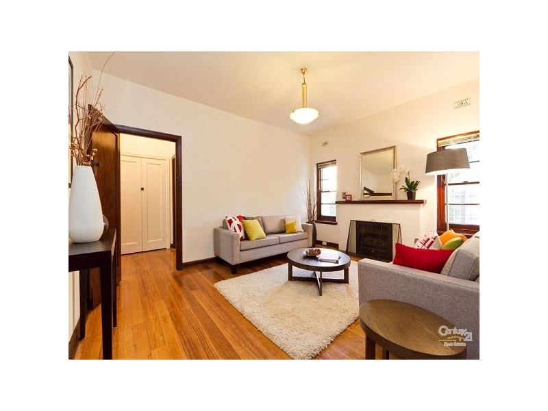 1/2 Hammerdale Avenue, St Kilda East VIC 3183