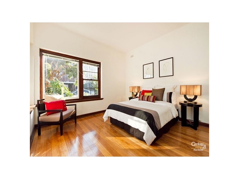 1/2 Hammerdale Avenue, St Kilda East VIC 3183