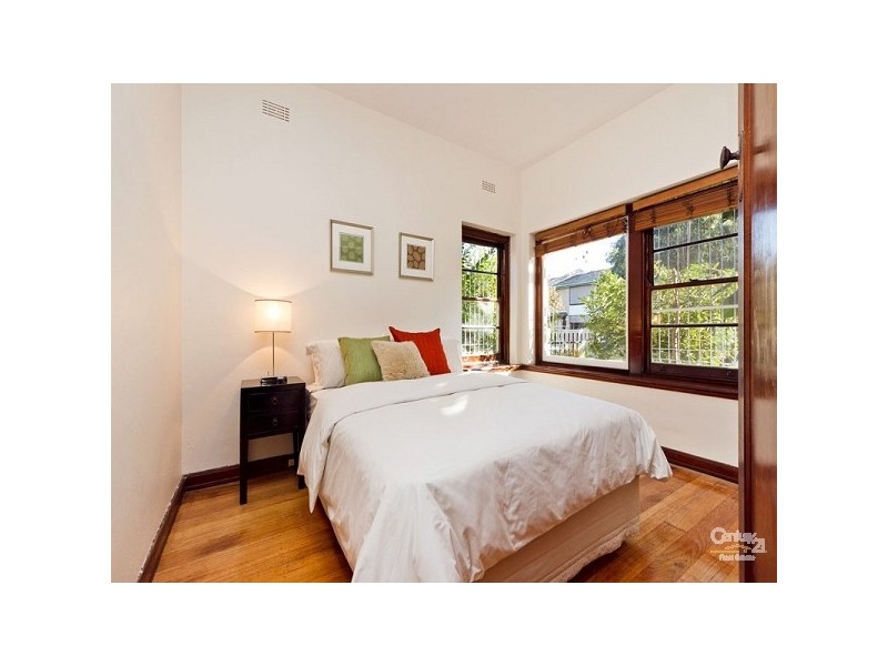 1/2 Hammerdale Avenue, St Kilda East VIC 3183