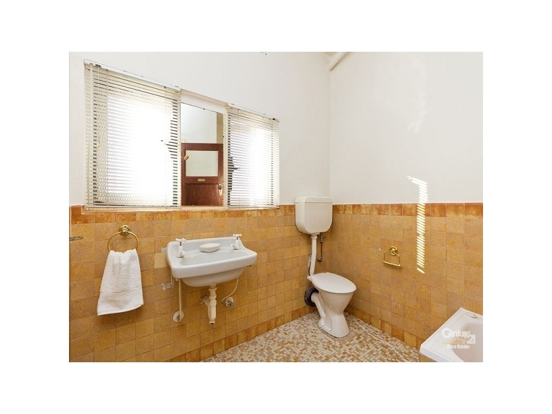 1/2 Hammerdale Avenue, St Kilda East VIC 3183