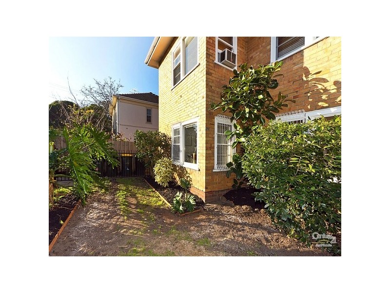 1/2 Hammerdale Avenue, St Kilda East VIC 3183