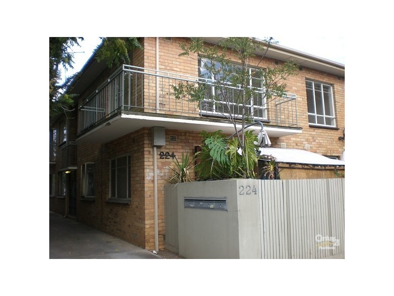 2/224 Barkly Street, St Kilda VIC 3182