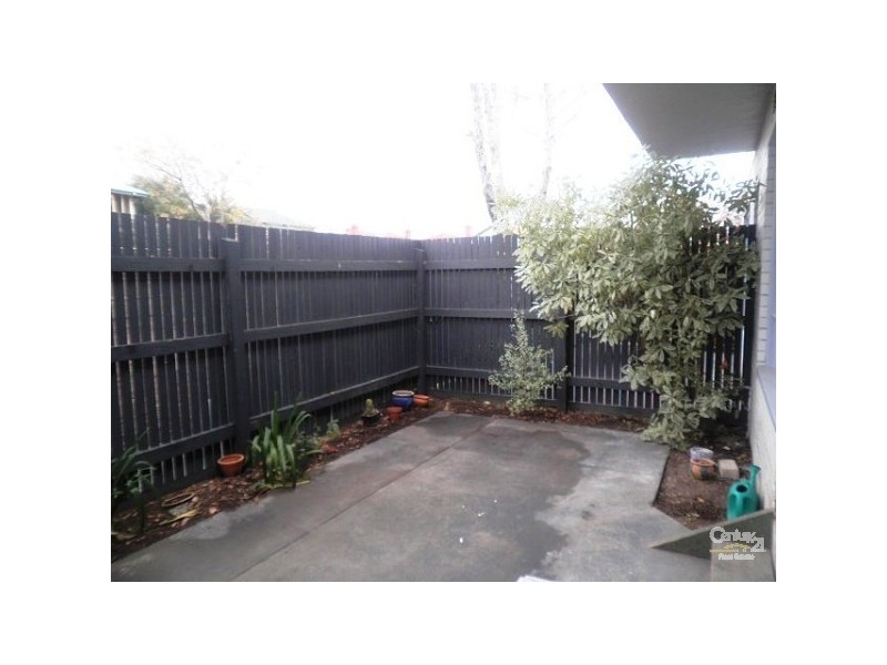 2/27 Sycamore Grove, St Kilda East VIC 3183