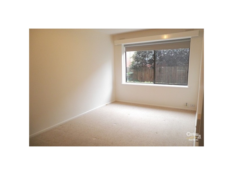 1/16 Linsdey Avenue, Elwood VIC 3184