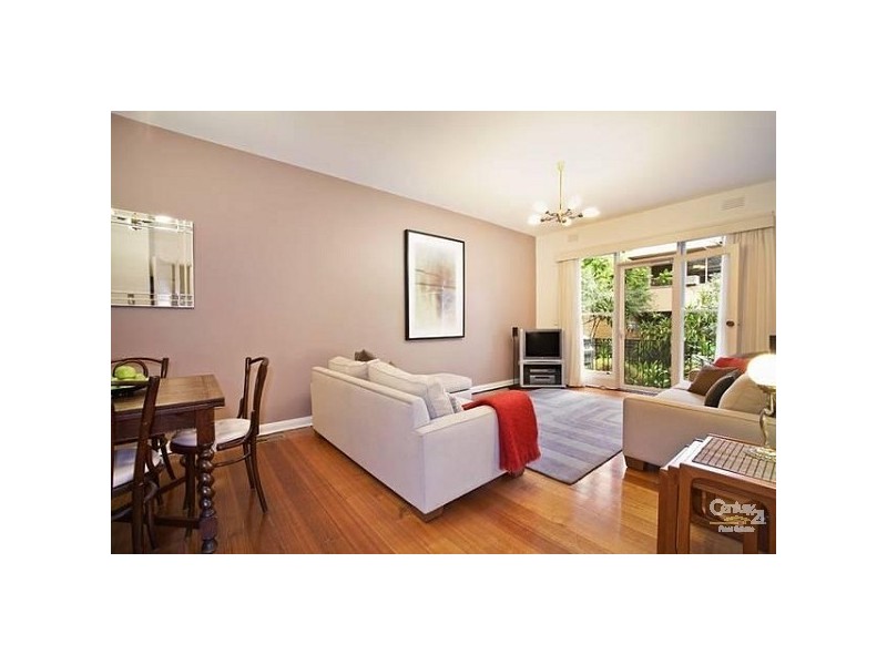 2/10 St Aubins Avenue, Caulfield North VIC 3161