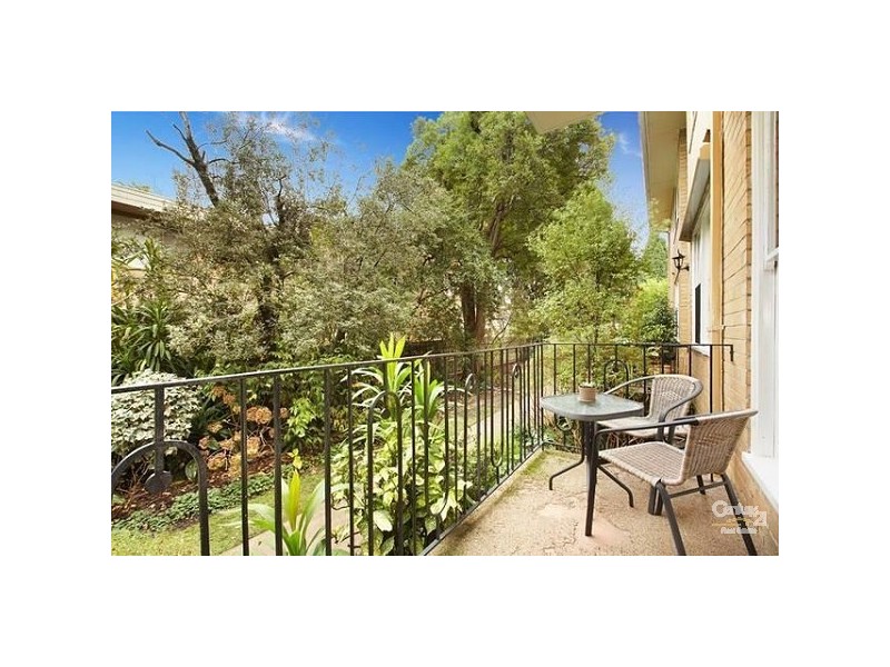 2/10 St Aubins Avenue, Caulfield North VIC 3161