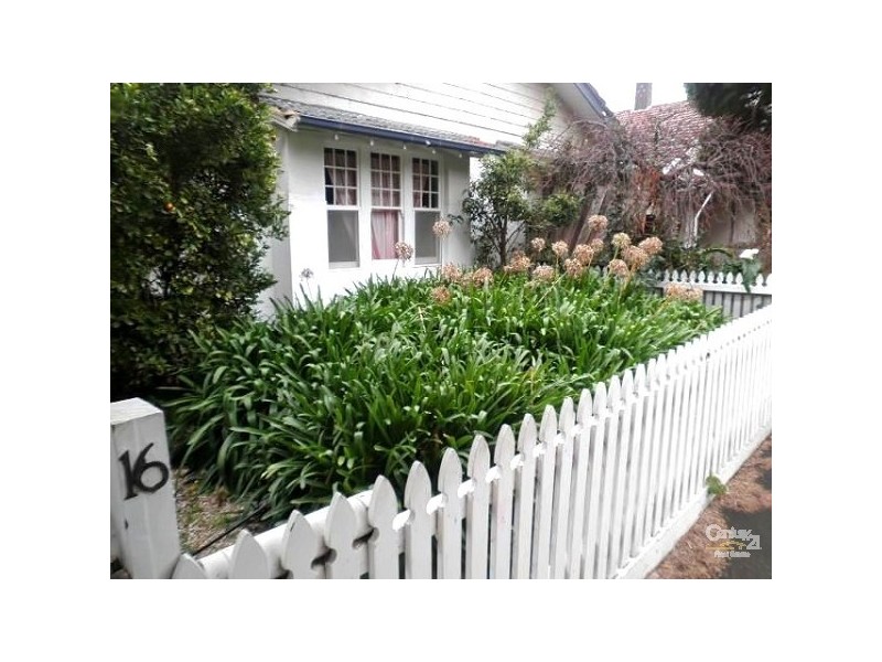16 Hawsleigh Avenue, St Kilda East VIC 3183