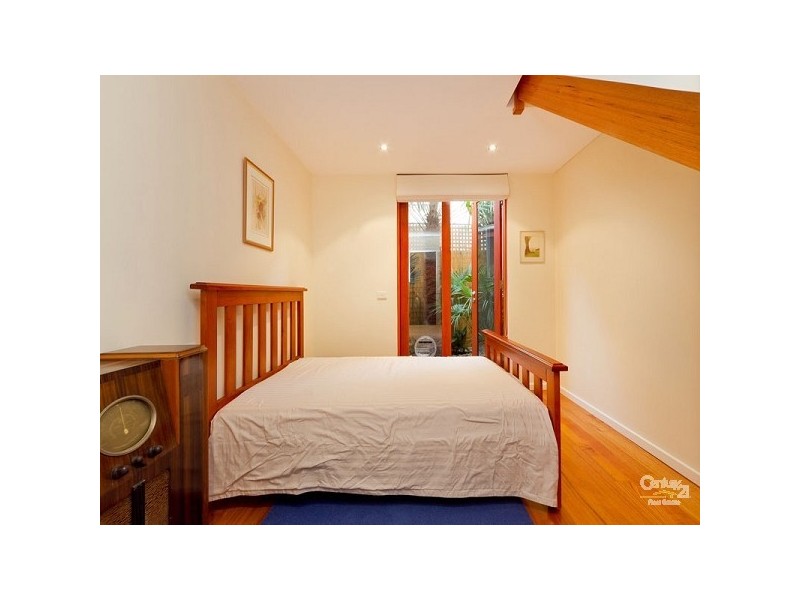 2/4 Westbury Grove, St Kilda East VIC 3183