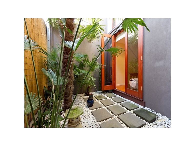 2/4 Westbury Grove, St Kilda East VIC 3183