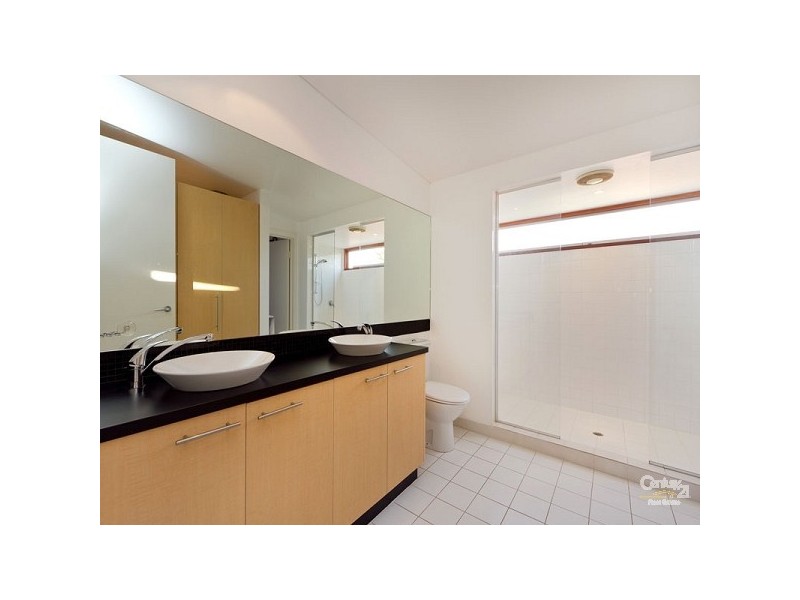 2/4 Westbury Grove, St Kilda East VIC 3183