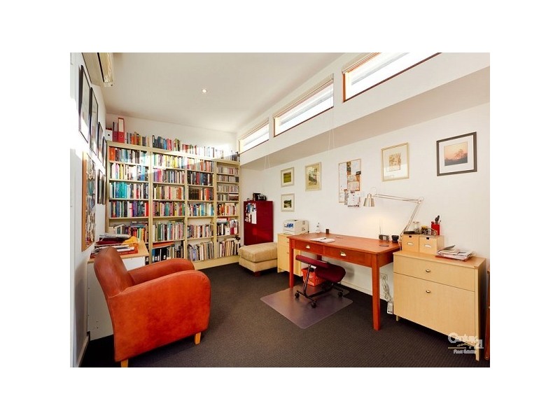 2/4 Westbury Grove, St Kilda East VIC 3183