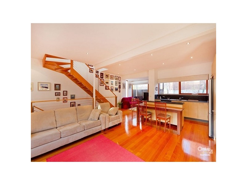 2/4 Westbury Grove, St Kilda East VIC 3183