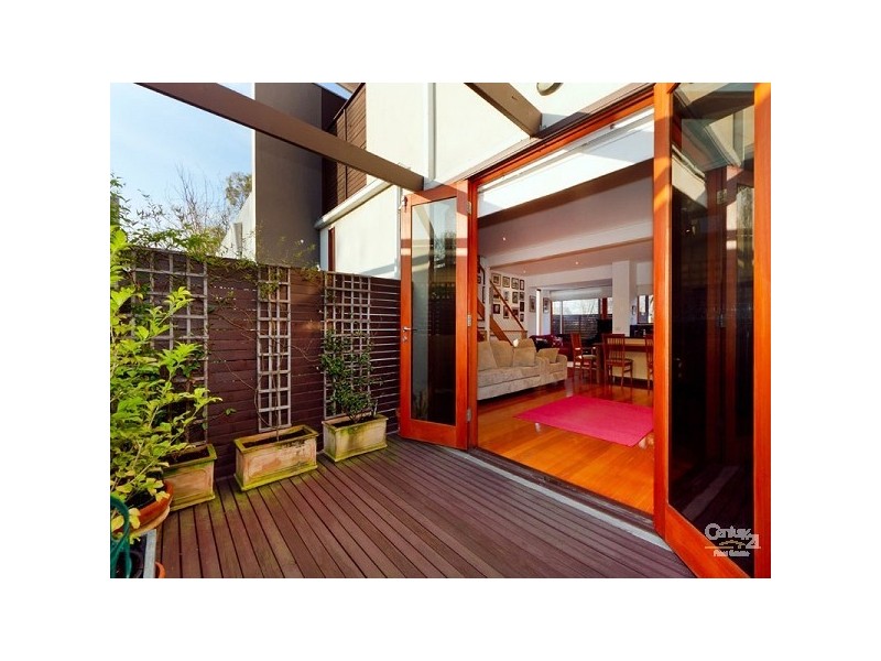 2/4 Westbury Grove, St Kilda East VIC 3183