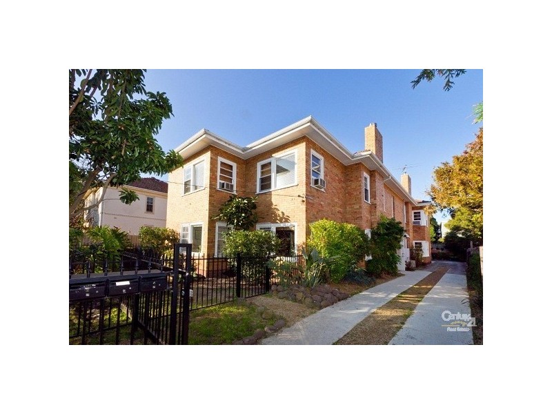 1/2 Hammerdale Avenue, St Kilda East VIC 3183