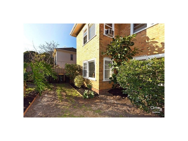 1/2 Hammerdale Avenue, St Kilda East VIC 3183