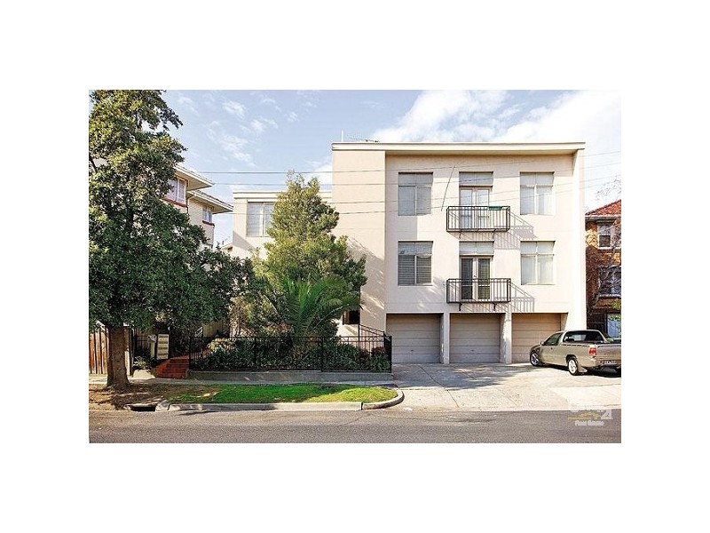 4/1 Woonsocket Court, St Kilda VIC 3182
