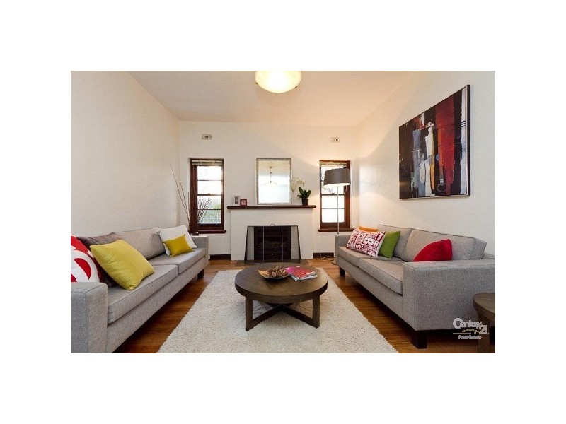 1/2 Hammerdale Avenue, St Kilda East VIC 3183