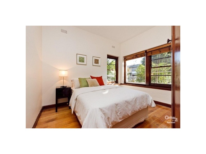 1/2 Hammerdale Avenue, St Kilda East VIC 3183