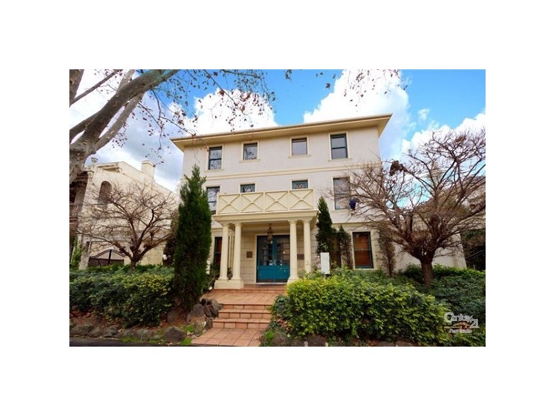 25/15 Acland Street, St Kilda VIC 3182