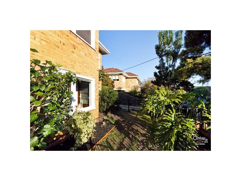 1/2 Hammerdale Avenue, St Kilda East VIC 3183