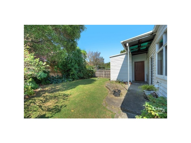 3 Mayfield Grove, Caulfield North VIC 3161