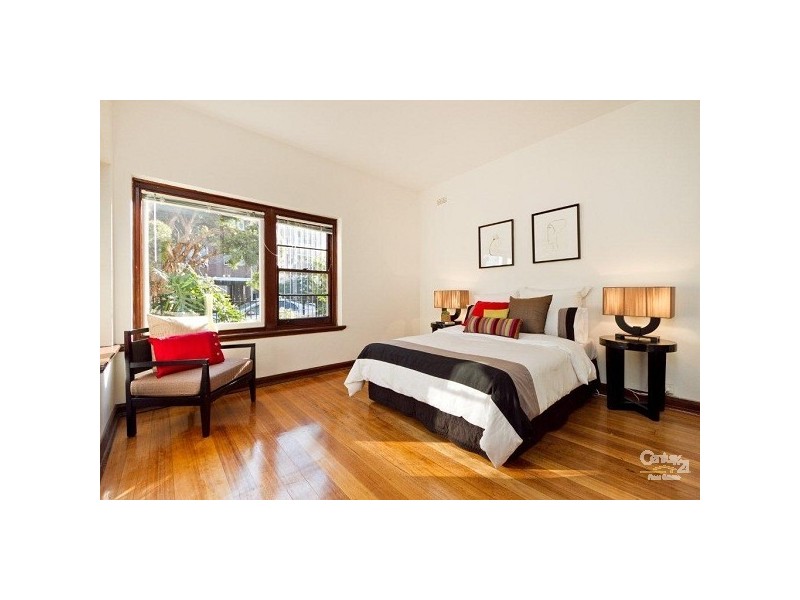 1/2 Hammerdale Avenue, St Kilda East VIC 3183