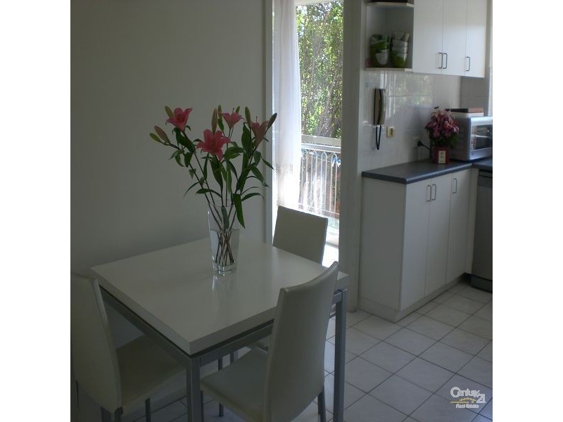 4/18 Roselea Street, Caulfield South VIC 3162