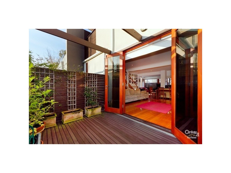 2/4 Westbury Grove, St Kilda East VIC 3183