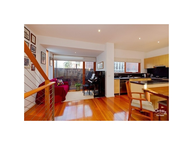 2/4 Westbury Grove, St Kilda East VIC 3183