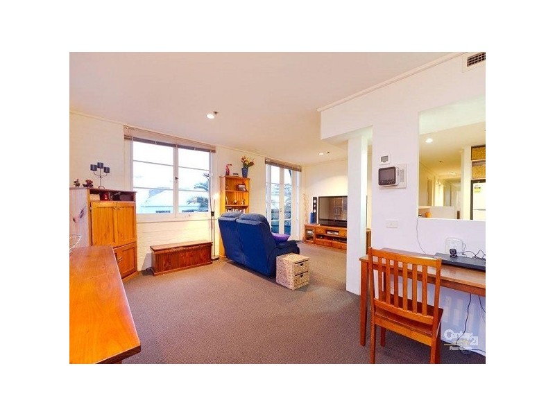 17/9 Beach Street, Port Melbourne VIC 3207