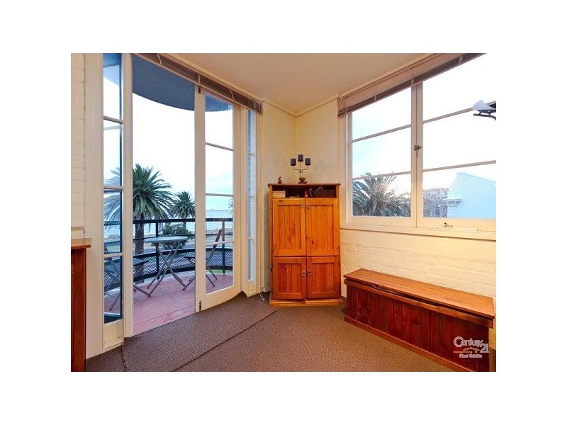 17/9 Beach Street, Port Melbourne VIC 3207