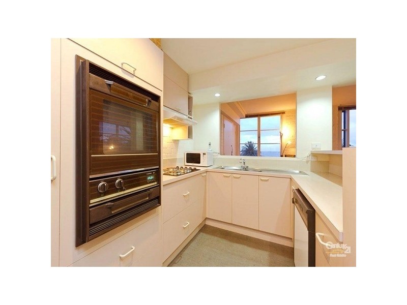 17/9 Beach Street, Port Melbourne VIC 3207