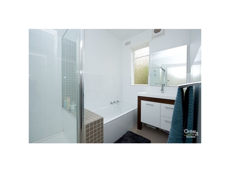 3/129 Kambrook Road, Caulfield North VIC 3161