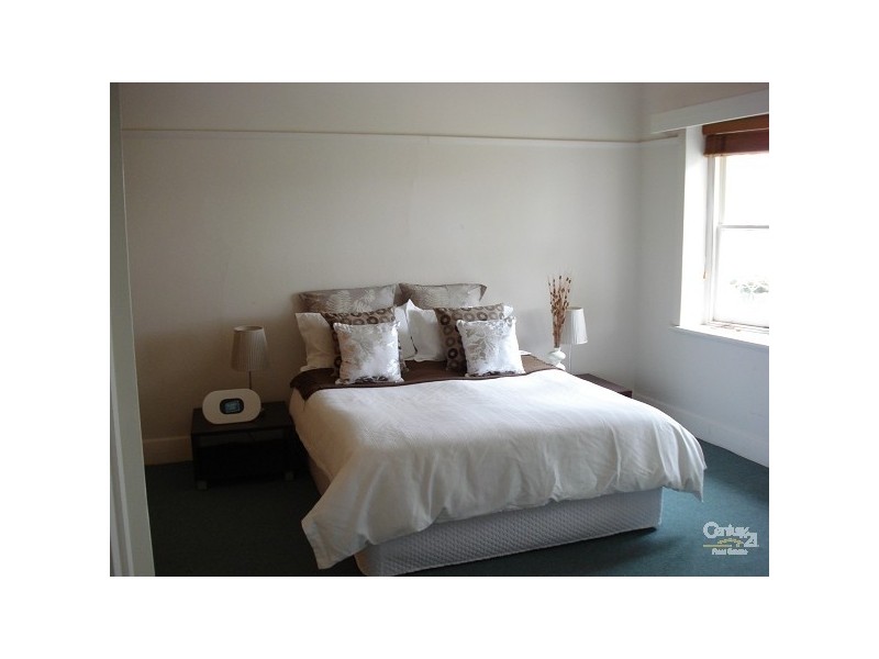 2/63 Dickens Street, Elwood VIC 3184